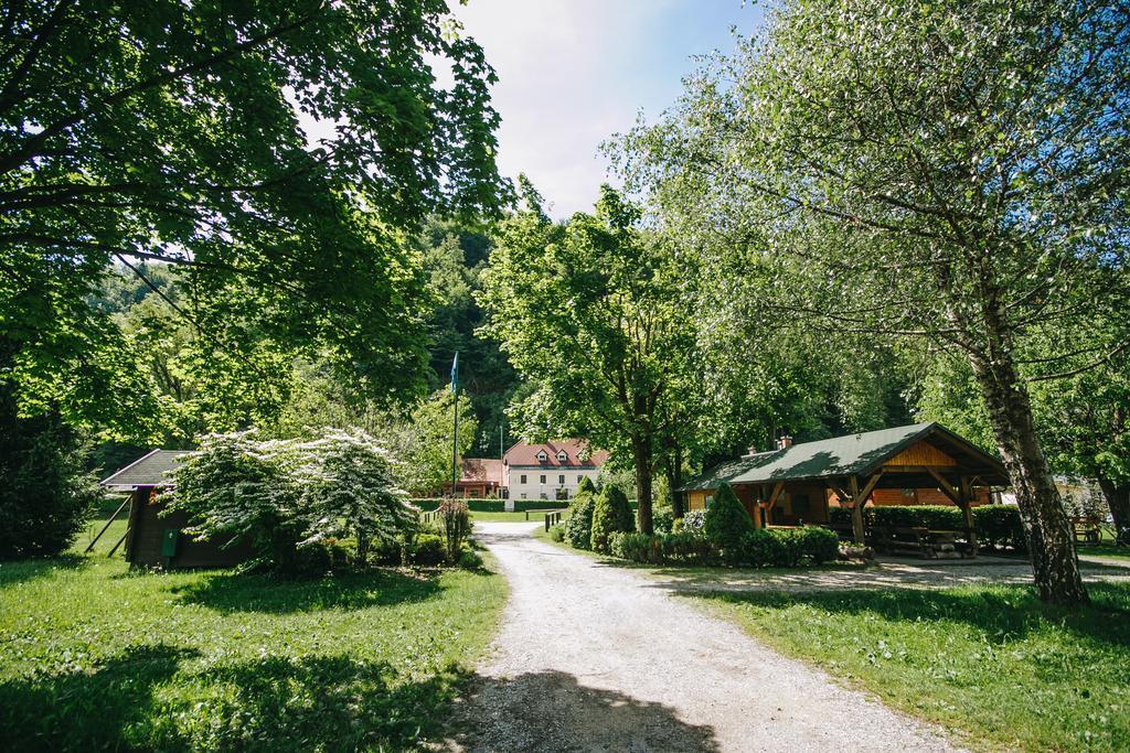 Вилла Pocitniska Hiska Pod Skalco Камник Экстерьер фото
